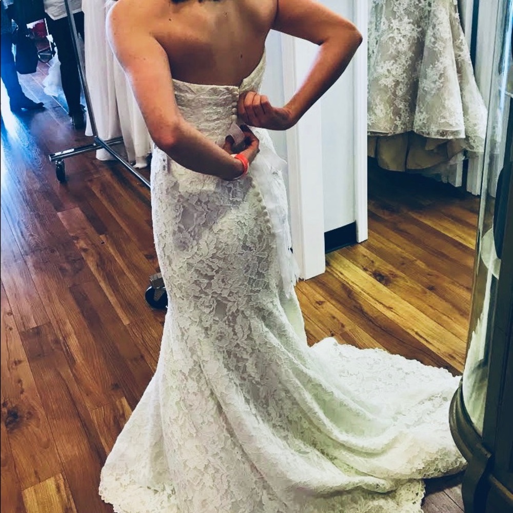 Size 6 wedding dress! Never worn!